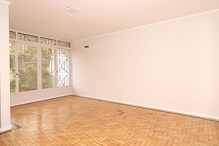 Sala de estar de casa para alugar com 4 quartos, 370m² em Chácara das Pedras, Porto Alegre