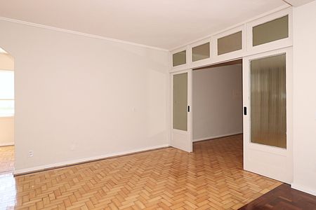 Casa à venda com 370m², 4 quartos e 2 vagasSala de estar