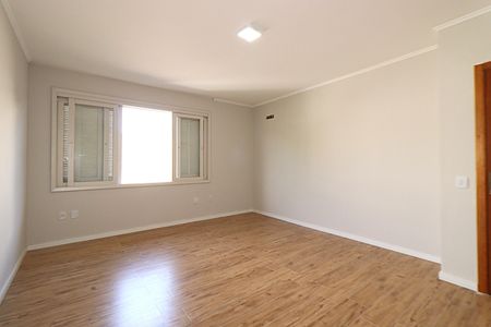 Casa à venda com 370m², 4 quartos e 2 vagasSuíte