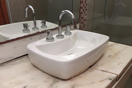 Casa à venda com 370m², 4 quartos e 2 vagasBanheiro - torneira