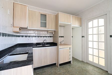 Casa à venda com 370m², 4 quartos e 2 vagasCozinha - Armários