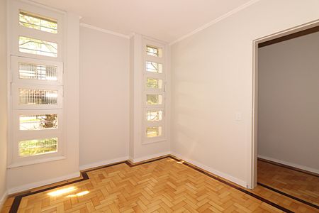 Casa à venda com 370m², 4 quartos e 2 vagasAntessala