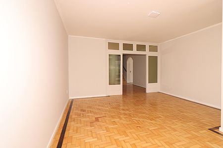 Casa à venda com 370m², 4 quartos e 2 vagasSala de estar