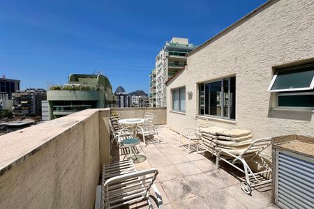 Apartamento à venda com 240m², 4 quartos e 2 vagasÁrea externa