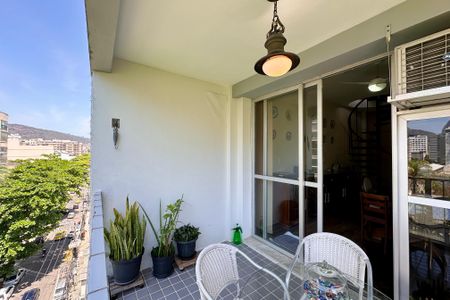 Apartamento à venda com 240m², 4 quartos e 2 vagasVaranda