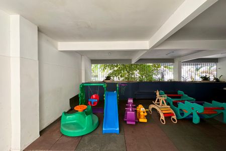 Apartamento à venda com 240m², 4 quartos e 2 vagasÁrea comum - Playground