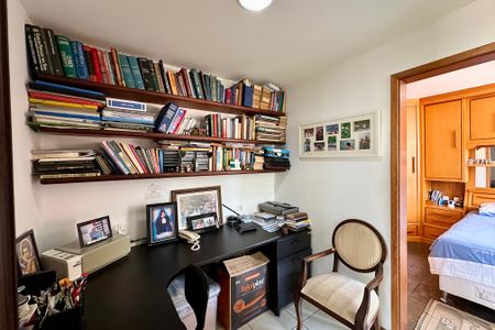 Apartamento à venda com 240m², 4 quartos e 2 vagasSuíte 2