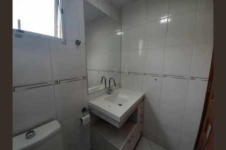 Banheiro de apartamento para alugar com 2 quartos, 57m² em Vila Emir, São Paulo