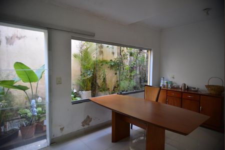 Casa à venda com 323m², 3 quartos e 4 vagasSala