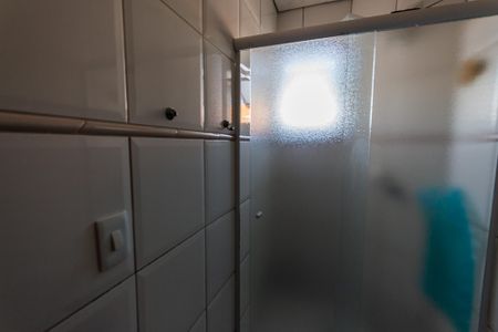Apartamento à venda com 56m², 2 quartos e 1 vaga Apartamento à venda com 56m², 2 quartos e 1 vagaBanheiro da Suíte 2