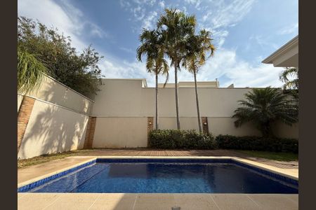Casa à venda com 273m², 4 quartos e 4 vagas