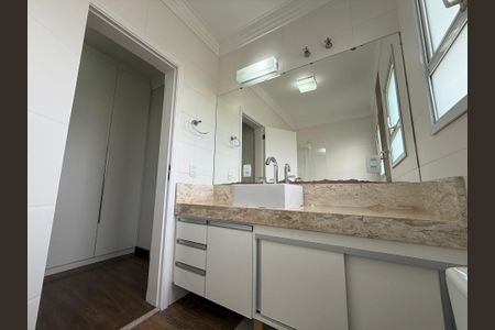 Casa à venda com 273m², 4 quartos e 4 vagas