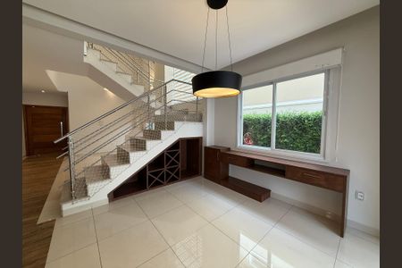 Casa à venda com 273m², 4 quartos e 4 vagas