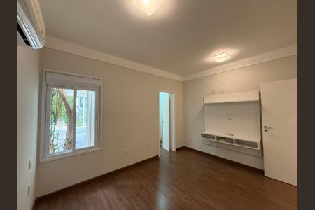 Casa à venda com 273m², 4 quartos e 4 vagas