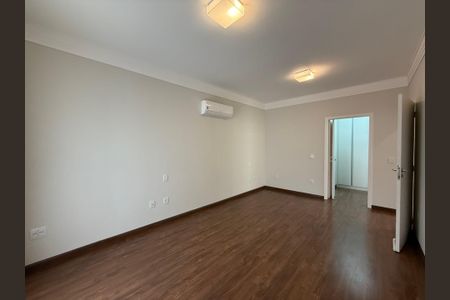 Casa à venda com 273m², 4 quartos e 4 vagas