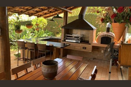 Casa de condomínio à venda com 340m², 5 quartos e 6 vagas