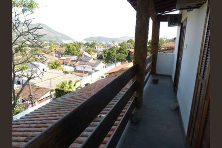 Casa à venda com 3 quartos, 229m² em Maravista, Niterói