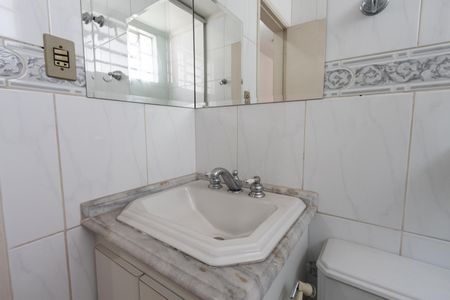 Casa à venda com 200m², 4 quartos e 2 vagas Casa à venda com 200m², 4 quartos e 2 vagasBanheiro da Suíte