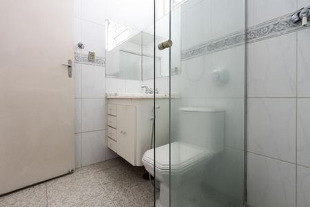 Casa à venda com 200m², 4 quartos e 2 vagas Casa à venda com 200m², 4 quartos e 2 vagasBanheiro Social