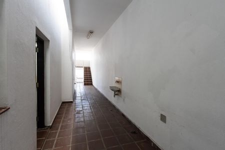 Casa à venda com 200m², 4 quartos e 2 vagas Casa à venda com 200m², 4 quartos e 2 vagasCorredor