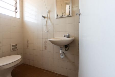 Casa à venda com 200m², 4 quartos e 2 vagas Casa à venda com 200m², 4 quartos e 2 vagasBanheiro de Serviço