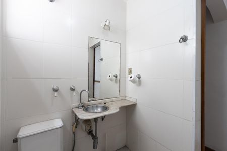 Casa à venda com 200m², 4 quartos e 2 vagas Casa à venda com 200m², 4 quartos e 2 vagasLavabo