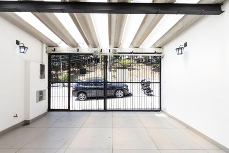 Casa à venda com 200m², 4 quartos e 2 vagas Casa à venda com 200m², 4 quartos e 2 vagasGaragem