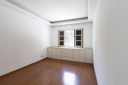 Casa à venda com 200m², 4 quartos e 2 vagas Casa à venda com 200m², 4 quartos e 2 vagasSuíte