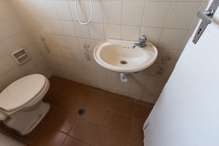 Casa à venda com 200m², 4 quartos e 2 vagas Casa à venda com 200m², 4 quartos e 2 vagasBanheiro de Serviço