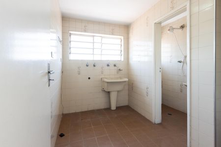 Casa à venda com 200m², 4 quartos e 2 vagas Casa à venda com 200m², 4 quartos e 2 vagasÁrea de Serviço