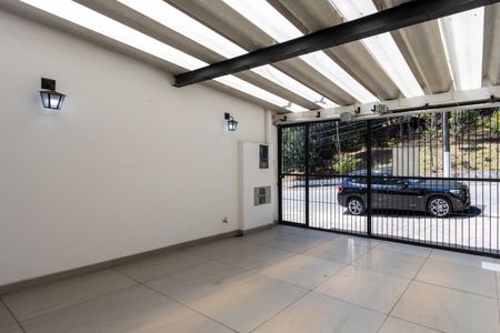 Casa à venda com 200m², 4 quartos e 2 vagas Casa à venda com 200m², 4 quartos e 2 vagasGaragem