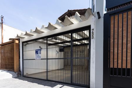 Casa à venda com 200m², 4 quartos e 2 vagas Casa à venda com 200m², 4 quartos e 2 vagasFachada