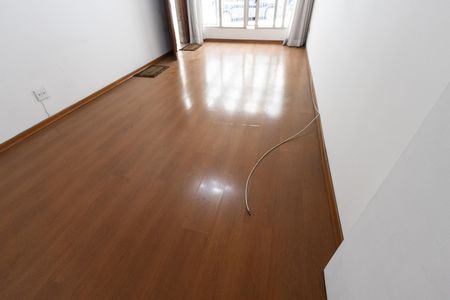 Casa à venda com 200m², 4 quartos e 2 vagas Casa à venda com 200m², 4 quartos e 2 vagasSala