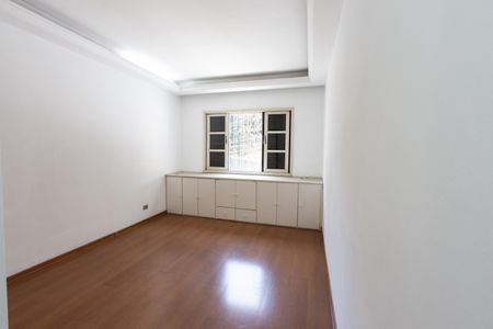 Casa à venda com 200m², 4 quartos e 2 vagas Casa à venda com 200m², 4 quartos e 2 vagasSuíte