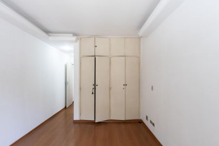 Casa à venda com 200m², 4 quartos e 2 vagas Casa à venda com 200m², 4 quartos e 2 vagasSuíte