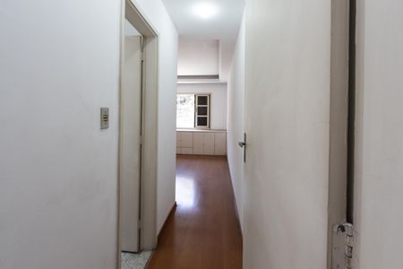 Casa à venda com 200m², 4 quartos e 2 vagas Casa à venda com 200m², 4 quartos e 2 vagasCorredor