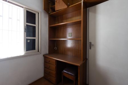 Casa à venda com 200m², 4 quartos e 2 vagas Casa à venda com 200m², 4 quartos e 2 vagasQuarto 2