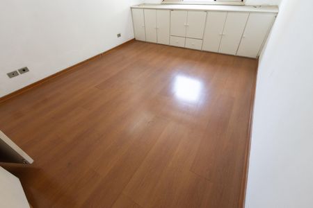 Casa à venda com 200m², 4 quartos e 2 vagas Casa à venda com 200m², 4 quartos e 2 vagasSuíte