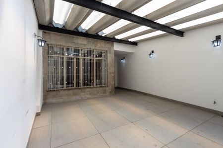 Casa à venda com 200m², 4 quartos e 2 vagas Casa à venda com 200m², 4 quartos e 2 vagasGaragem