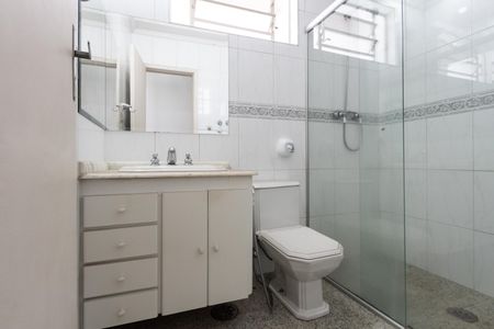 Casa à venda com 200m², 4 quartos e 2 vagas Casa à venda com 200m², 4 quartos e 2 vagasBanheiro Social