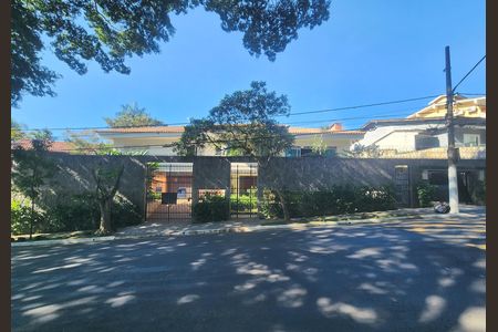 Fachada de casa à venda com 6 quartos, 445m² em Jardim Leonor Mendes de Barros, São Paulo