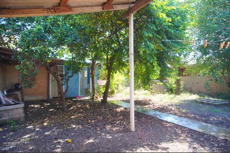 Casa à venda com 100m², 4 quartos e 2 vagasQuintal