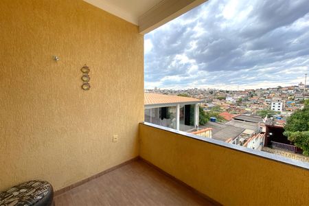 Casa à venda com 420m², 4 quartos e 6 vagasVaranda da Suite 1