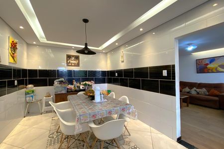 Casa à venda com 420m², 4 quartos e 6 vagasSala de jantar