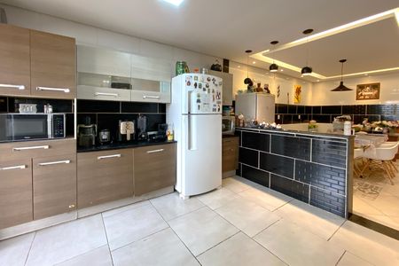 Casa à venda com 420m², 4 quartos e 6 vagasCozinha