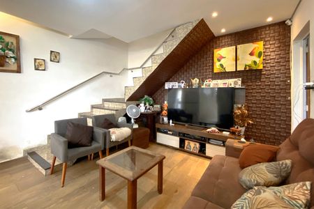 Casa à venda com 420m², 4 quartos e 6 vagasSala