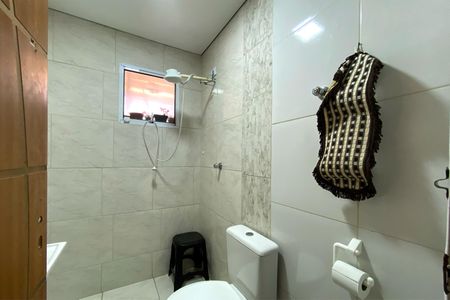 Casa à venda com 420m², 4 quartos e 6 vagasBanheiro da Suíte 2