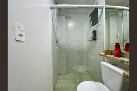 Banheiro da Suíte 1 de apartamento para alugar com 2 quartos, 100m² em Vila Caiçara, Praia Grande