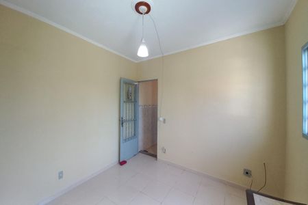 Casa à venda com 85m², 1 quarto e 2 vagasSala