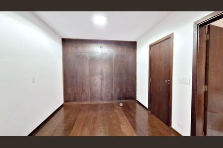 Apartamento para alugar com 275m², 4 quartos e 4 vagas